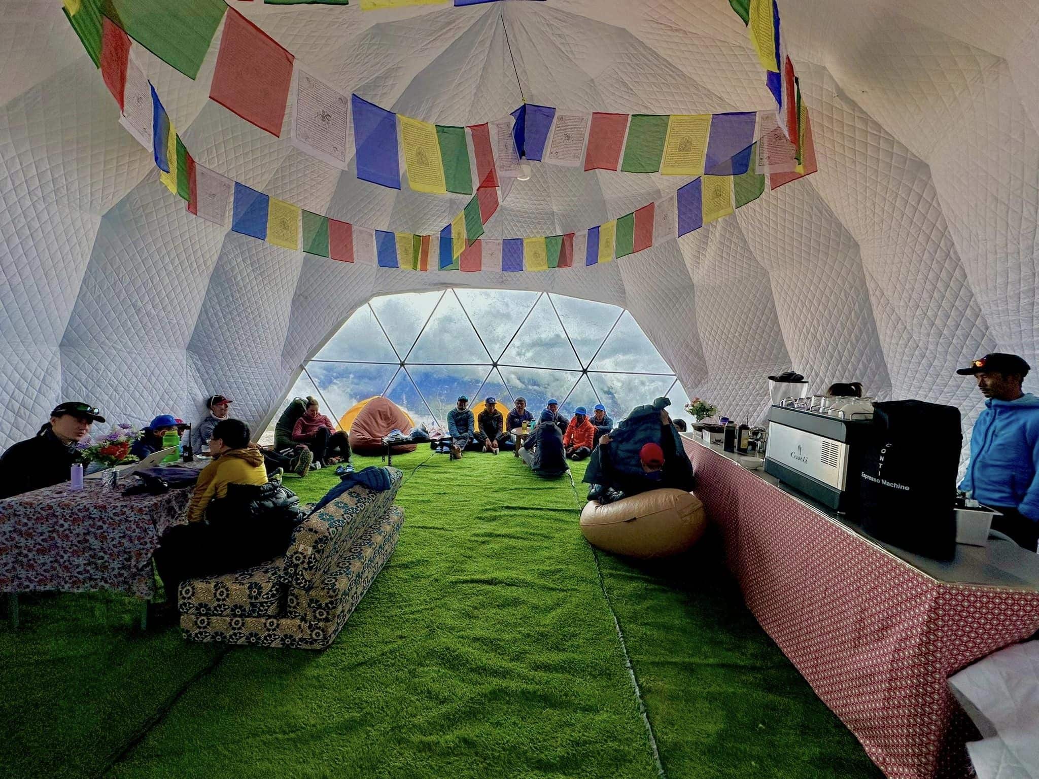 Tenda bar campo base Imagine Expedition. Foto Mingma Sherpa FB