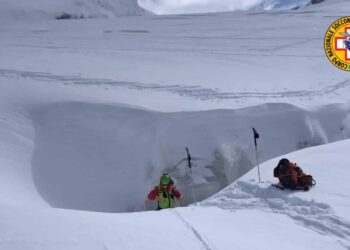 Sciatore disperso sul ghiacciaio dello Stelvio: una chiamata al fratello riapre le ricerche