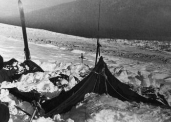 Il massacro del passo Dyatlov, l’ombra nera della montagna