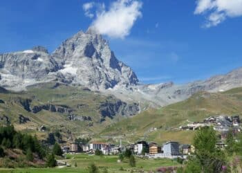 Cervinia addio: la famosa località cambia nome