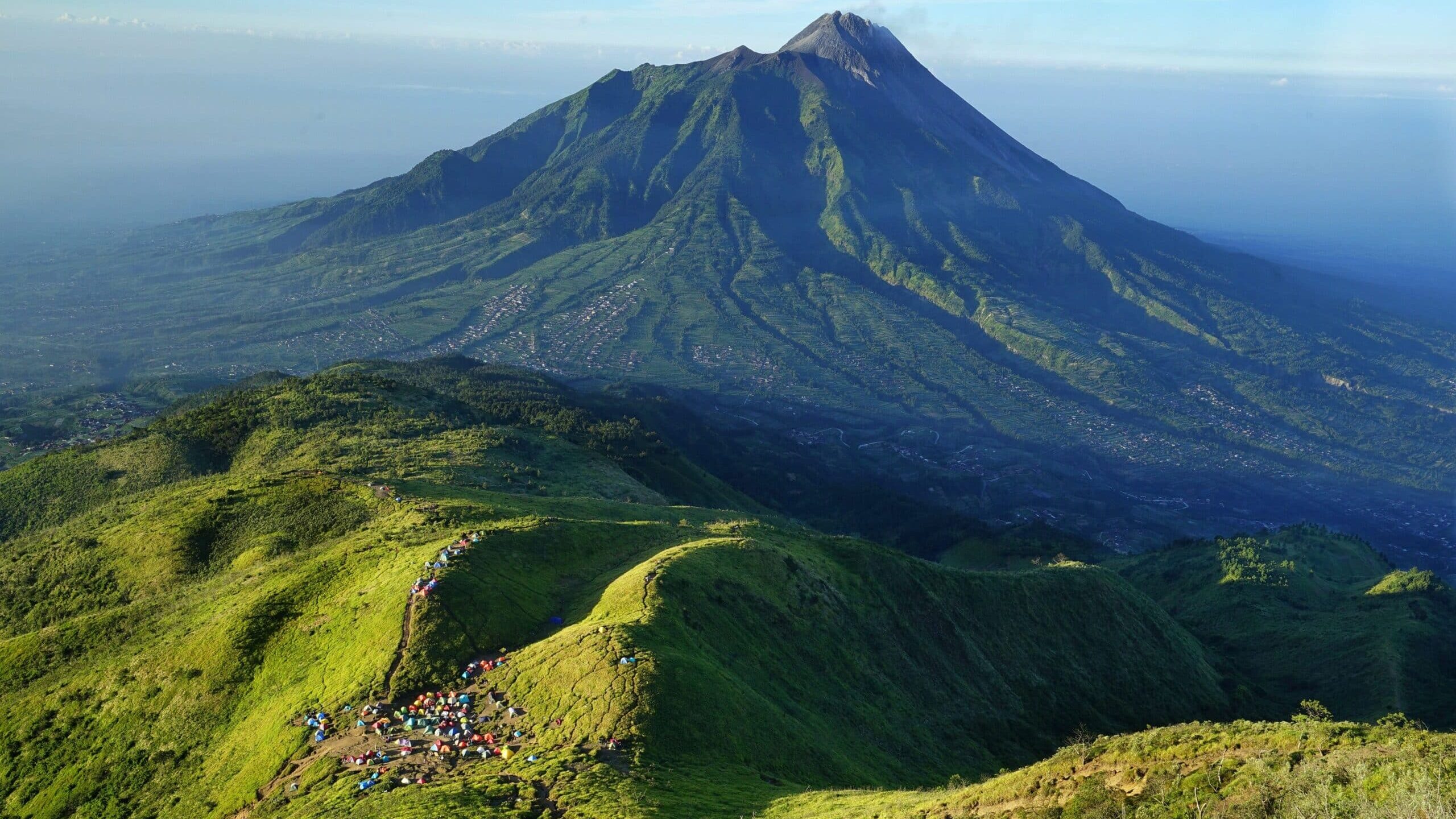 Indonesia: erutta vulcano, 22 morti - Mountain Genius