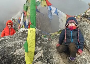 Zara, 4 anni, è la più giovane di sempre al campo base dell’Everest