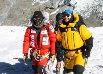 Annapurna: Txikon al campo base. Un crollo distrugge deposito a campo 3