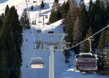 Alpe di Siusi: cadono dalla seggiovia, muore 83enne. Grave 55enne