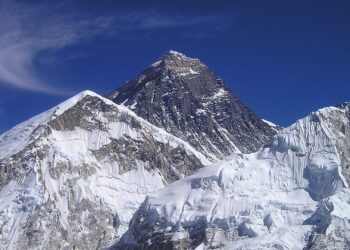 Gli Icefall Doctor al lavoro sulla seraccata del Khumbu